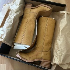 Frye Campus 14L Banana Boots Size 6.5